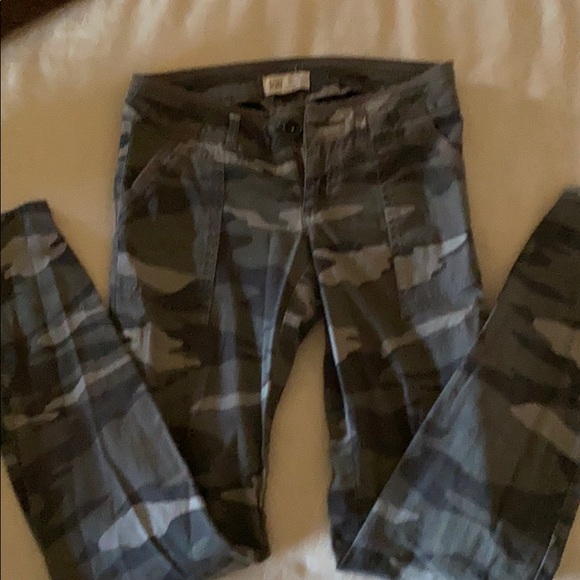 Camo pants - Picture 2 of 4